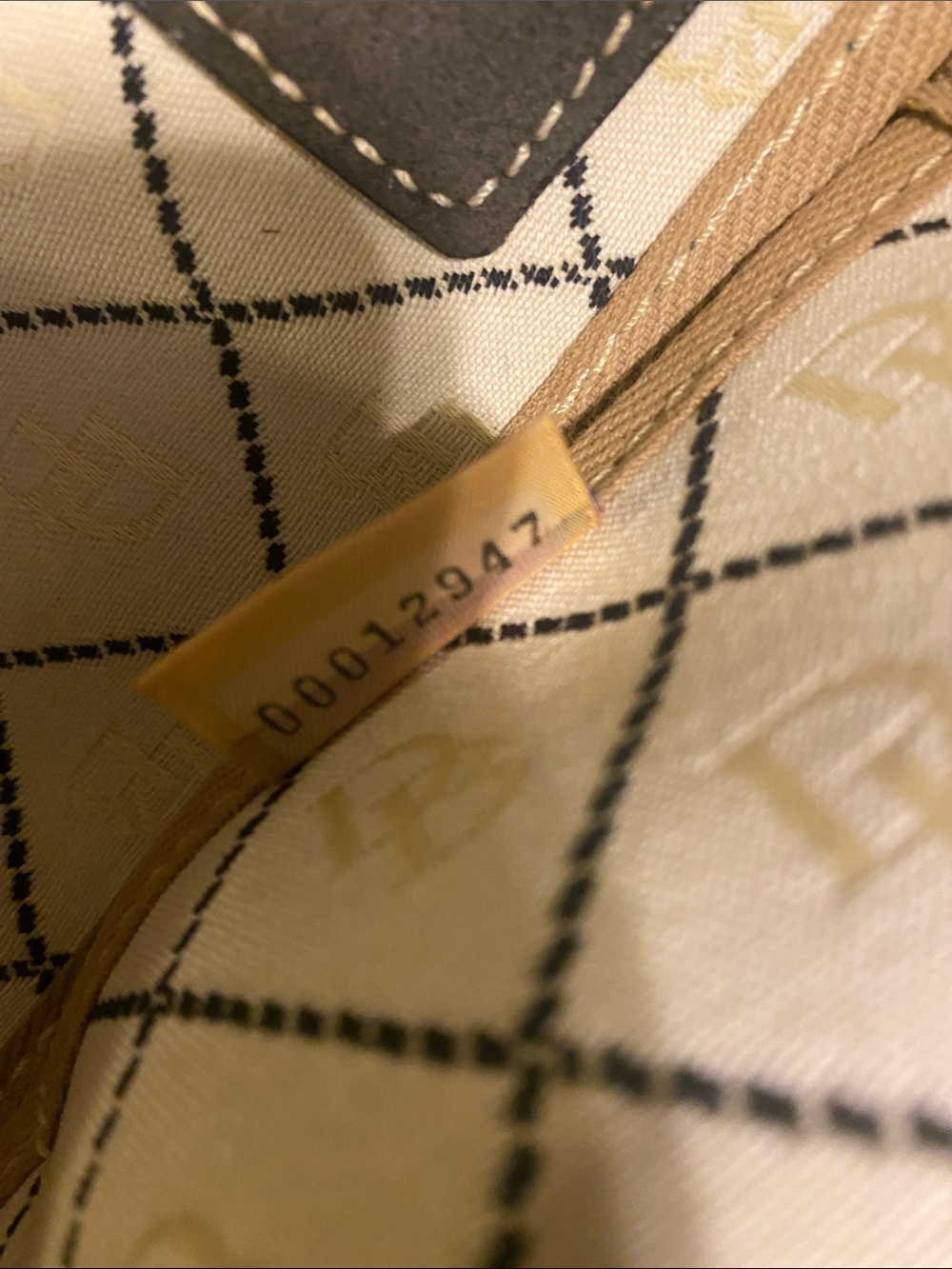 Dooney & Bourke EUC White Monogram Tote with Black Trim - Picture 9 of 9
